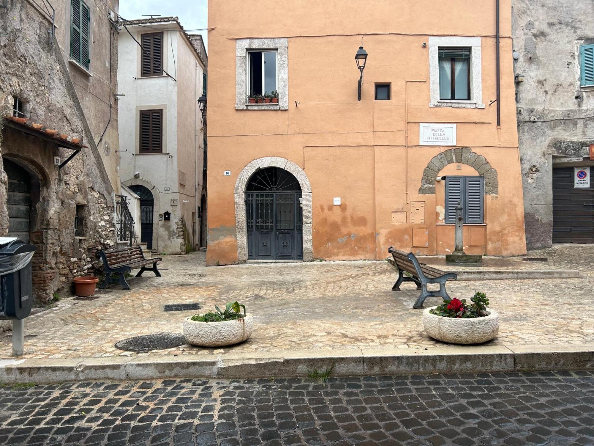La Piazzetta Apartment Tivoli Bagian luar foto